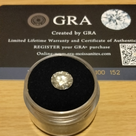 Moissanite lab grown 2ct. round brilliant cut diamond - Picture 9 of 12